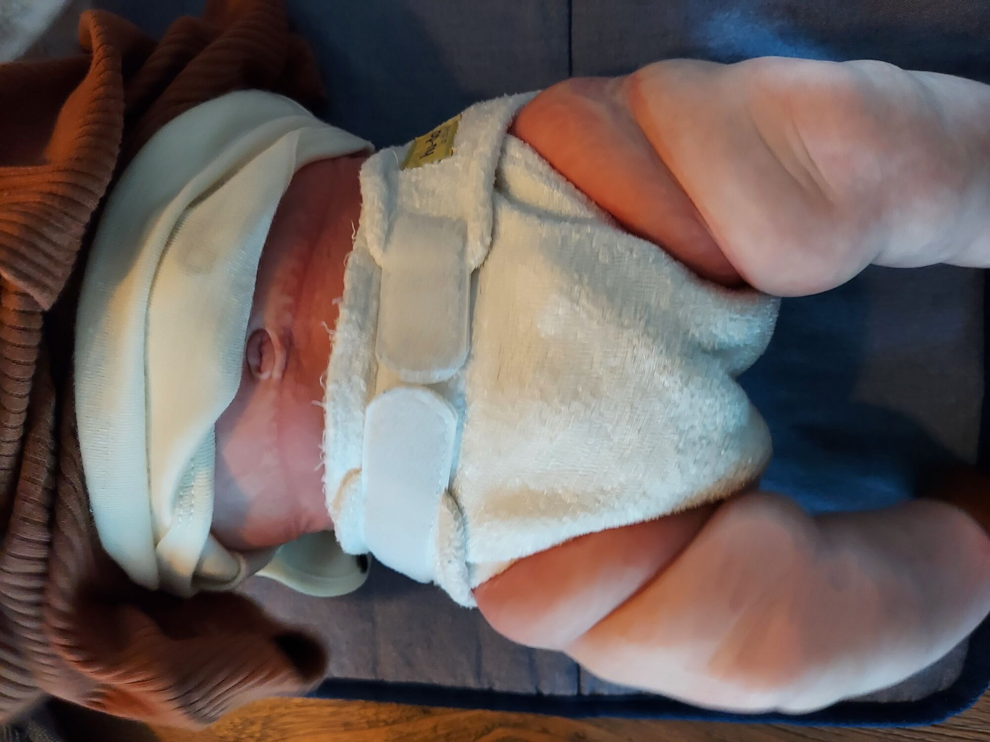 Een echte foto van Bamboeluier Wit Newborn by Nicolet (1)